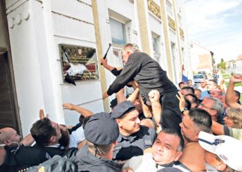 ВУКОВАР ИЗБАЦИО ЋИРИЛИЦУ: Епилог десетогодишњог СРАМНОГ насиља над српским језиком!